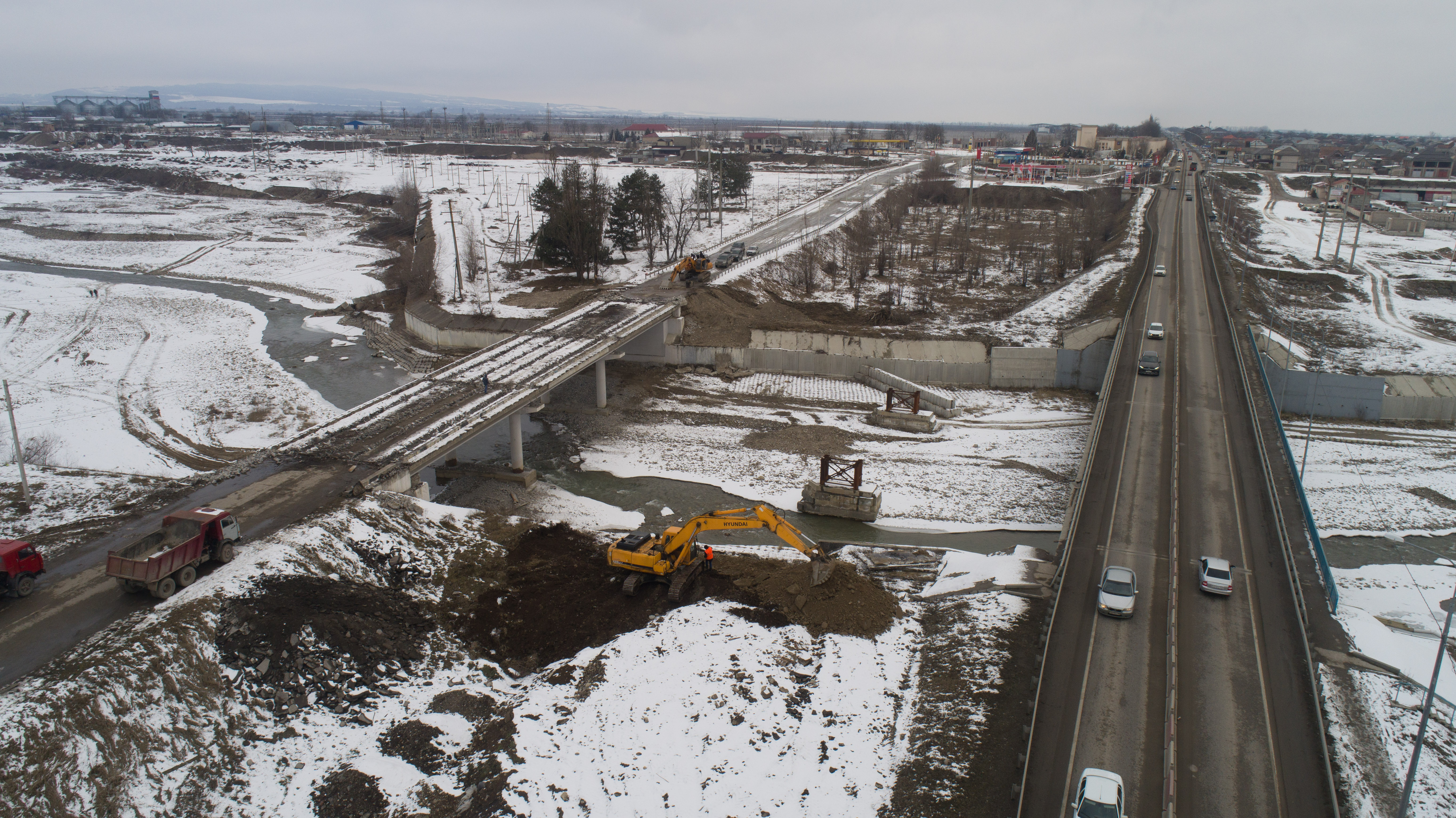 В Кабардино-Балкарии ремонтируют мост через реку Чегем