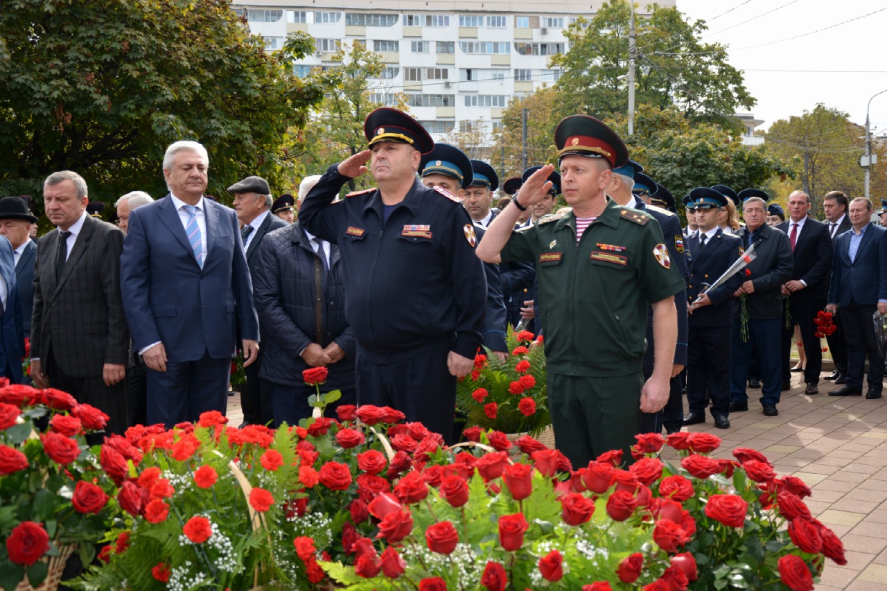 Росгвардейцы почтили память правоохранителей, погибших при отражении нападения боевиков на город в 2005 году