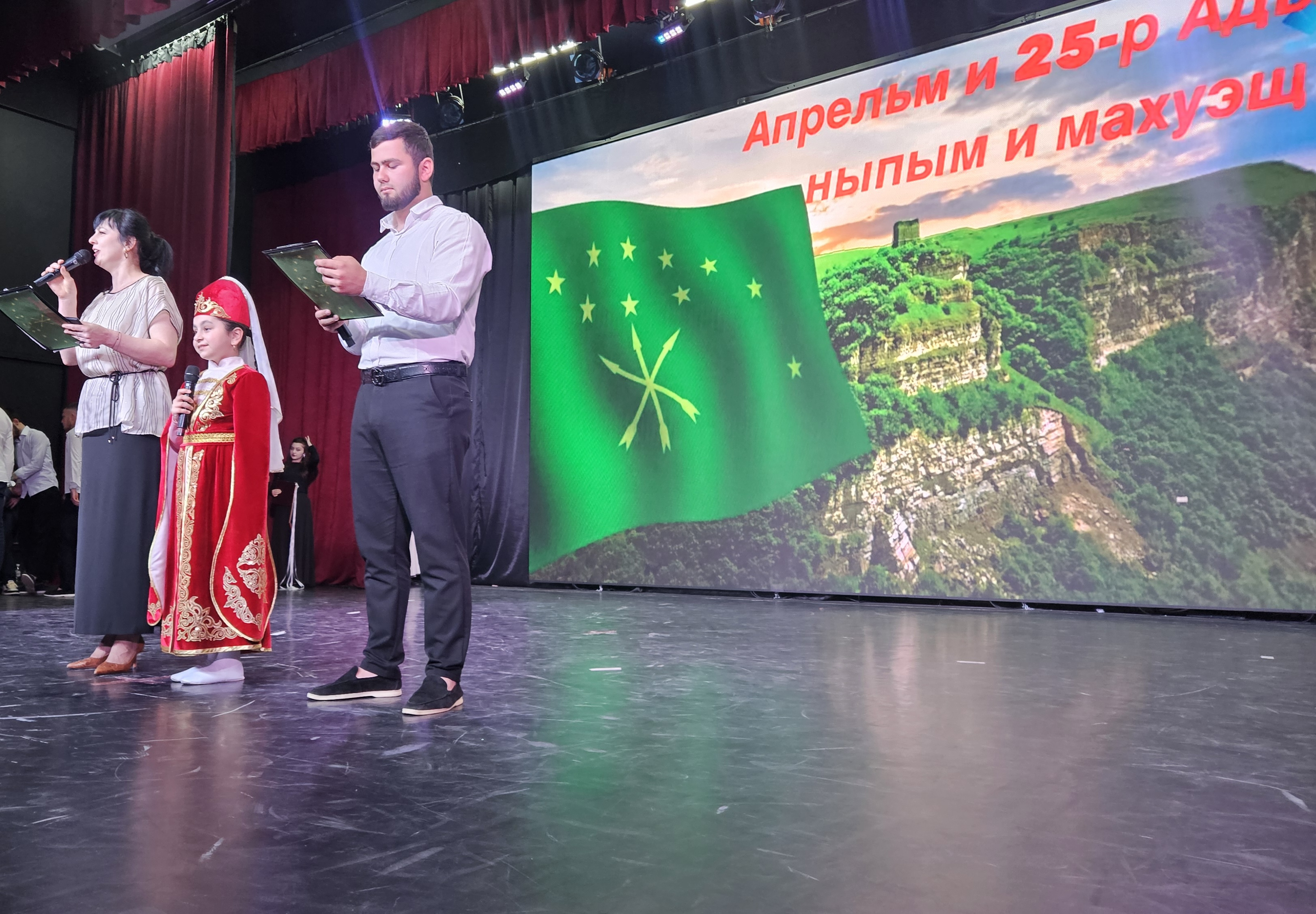 В КБГУ состоялся концерт ко Дню адыгского флага