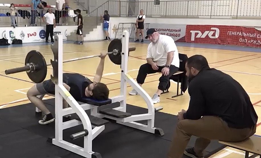 Спортсмены почтили память погибших сотрудников