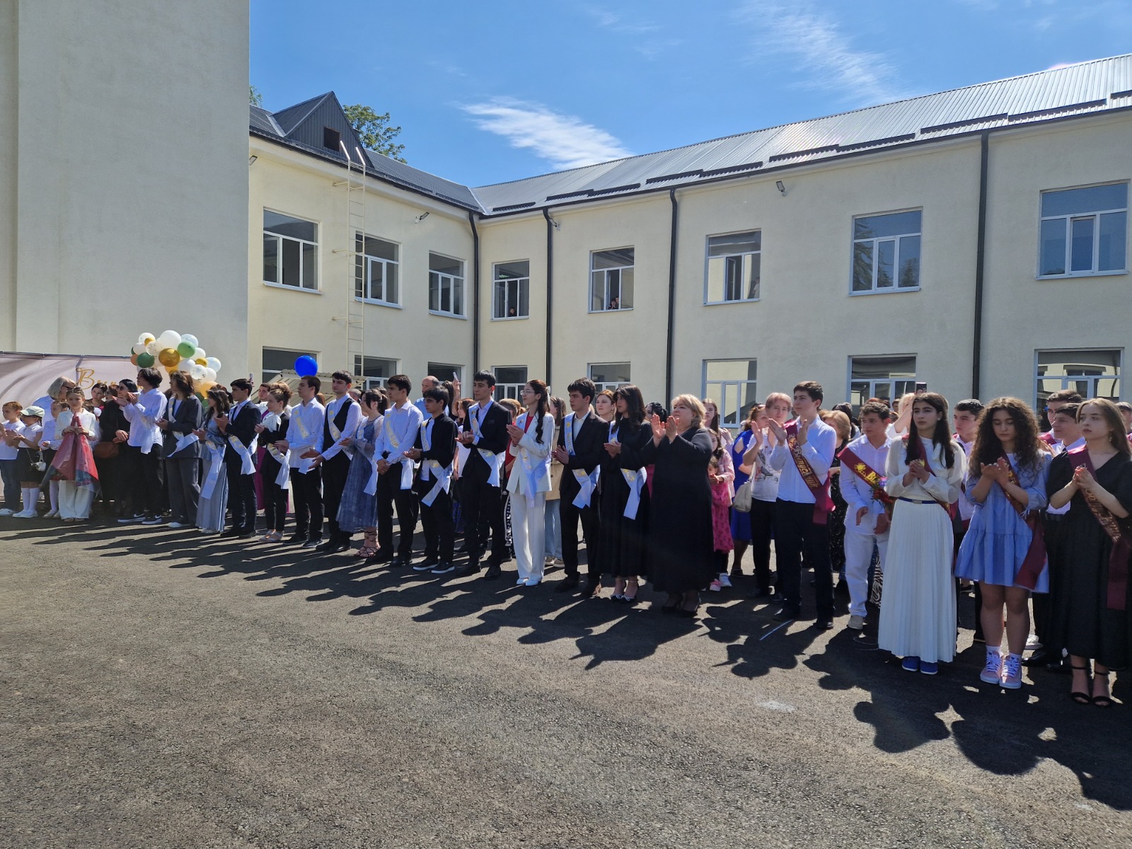 В восьмой школе Нальчика прошел праздник последнего звонка | 24.05.2024 |  Новости Нальчика - БезФормата