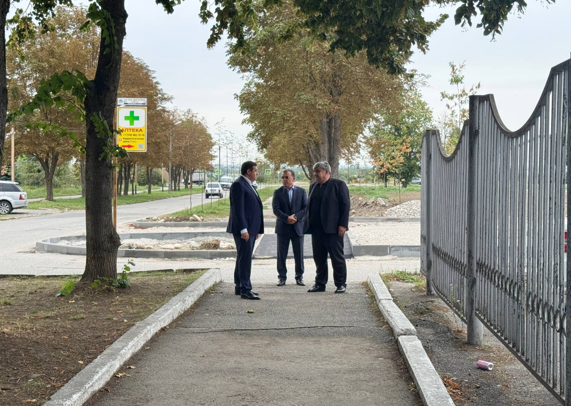 Казбек Коков посетил больничный городок в Дубках