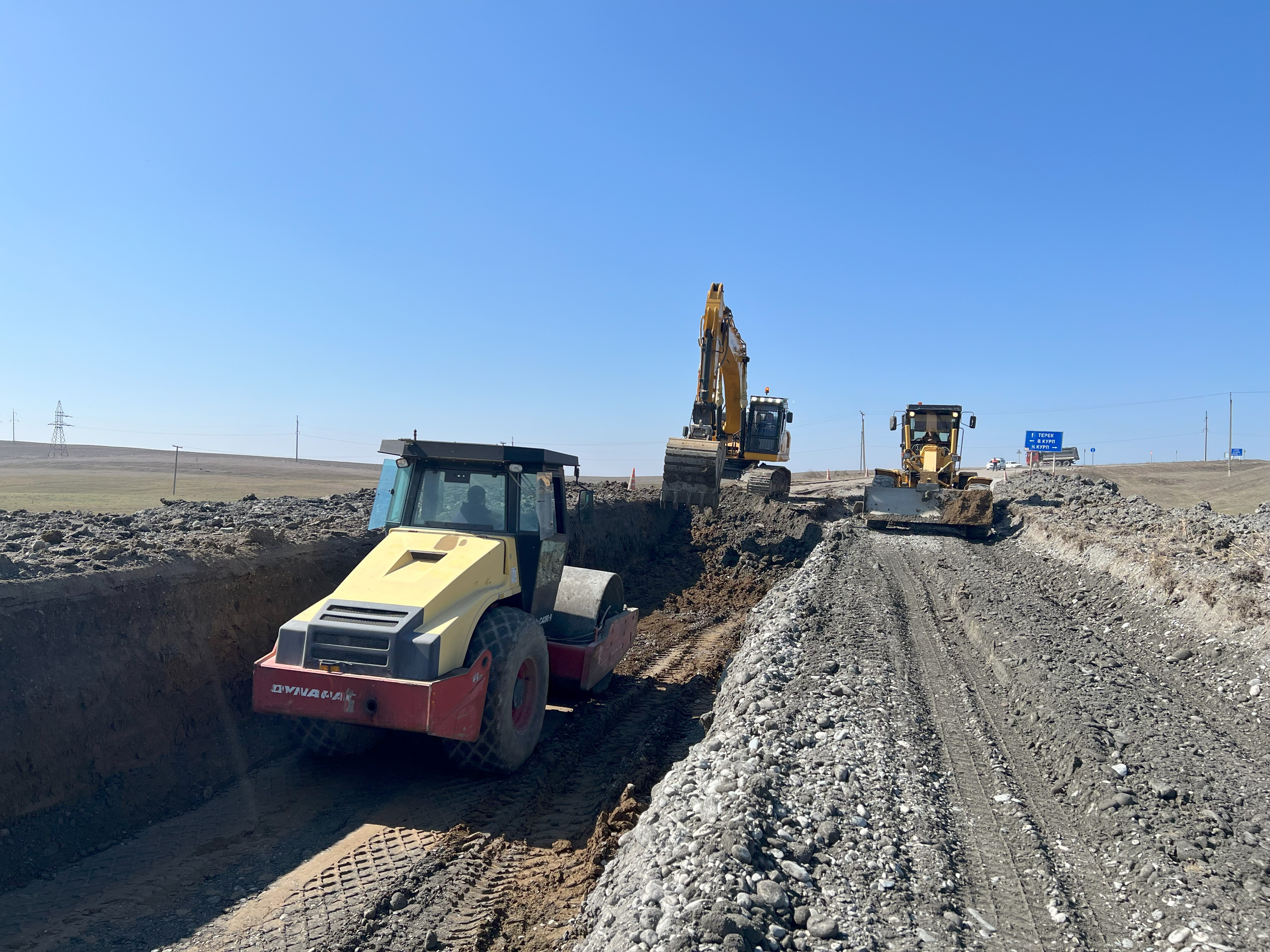 Продолжается капитальный ремонт автодороги Дейское-Нижний Курп-граница с РСО «Алания»