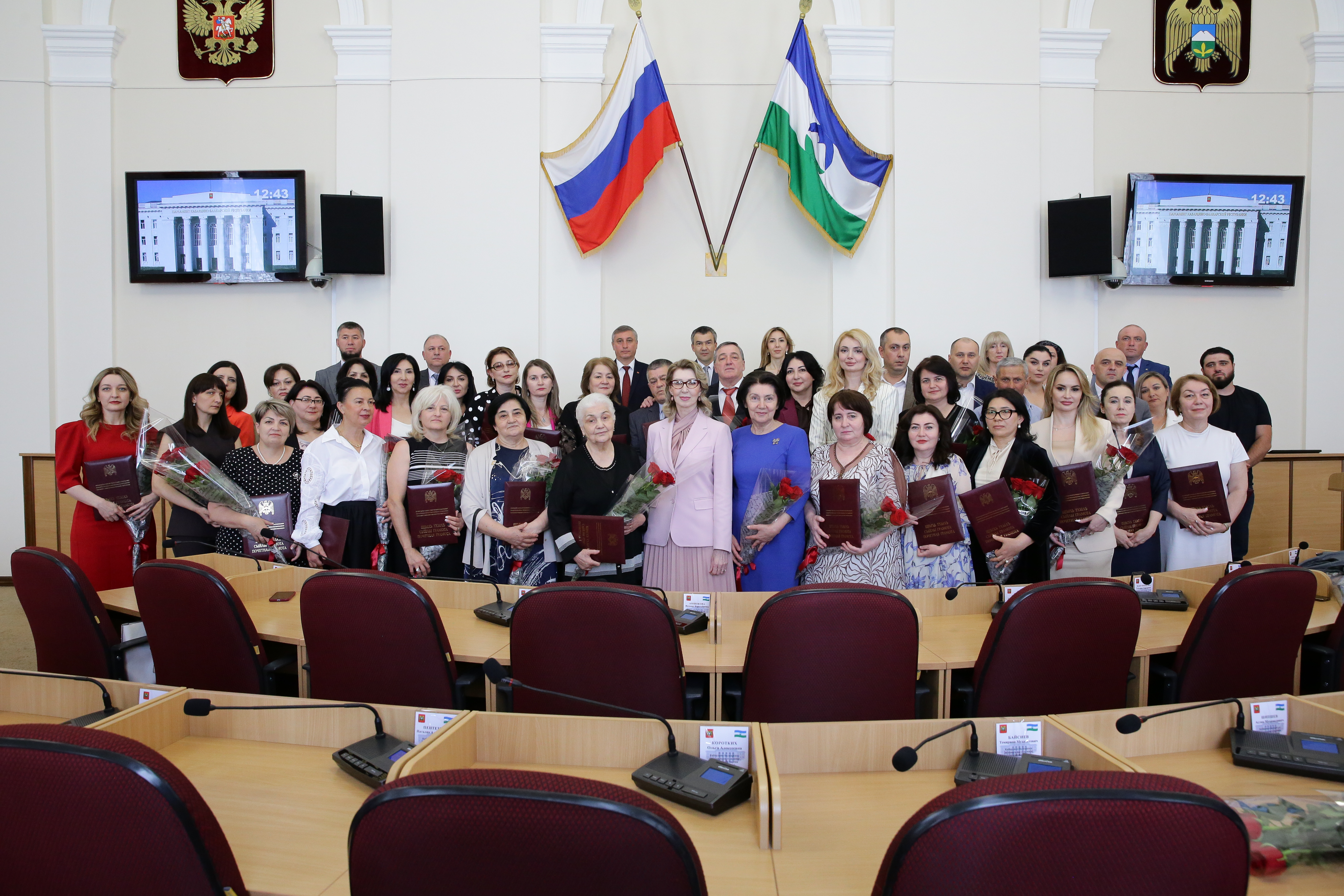 В Парламенте КБР вручили награды за профессиональные достижения