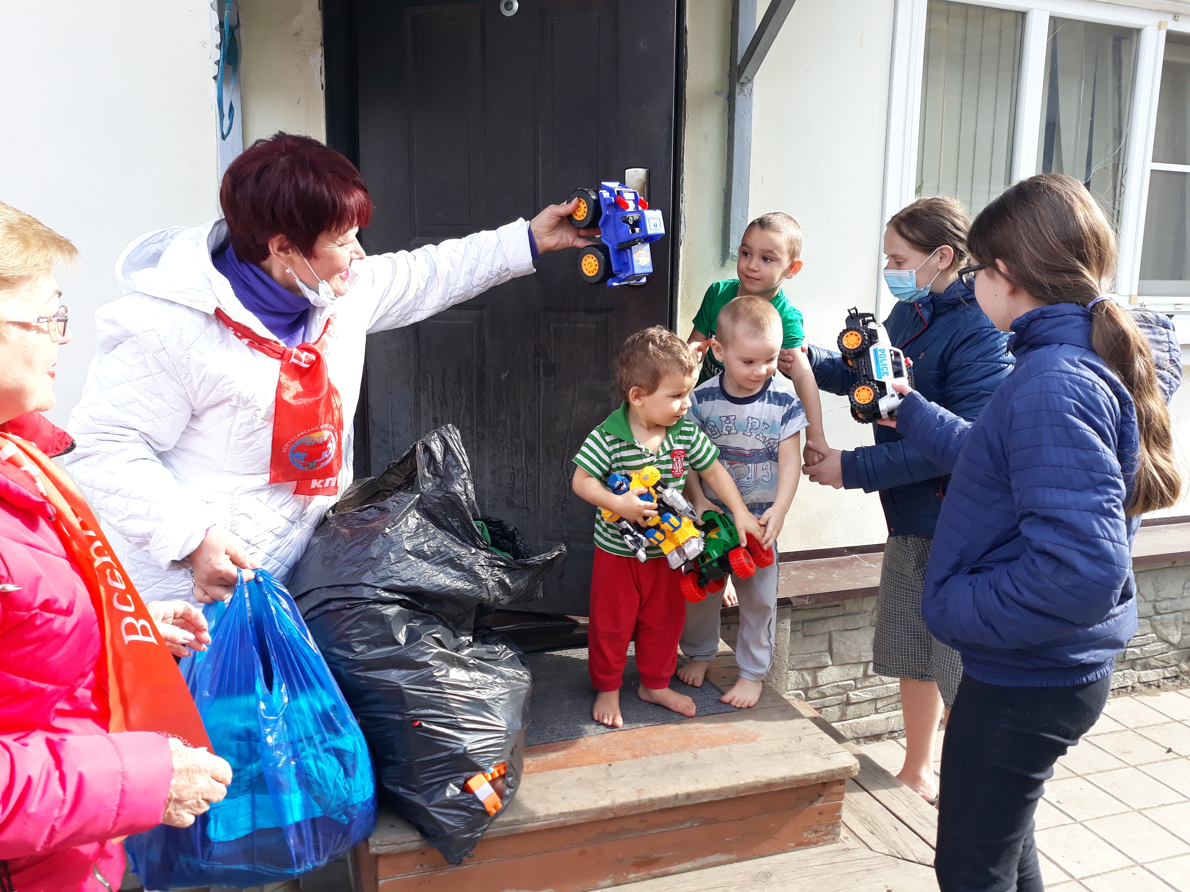 В Нальчике женская организация отметила праздник подарками