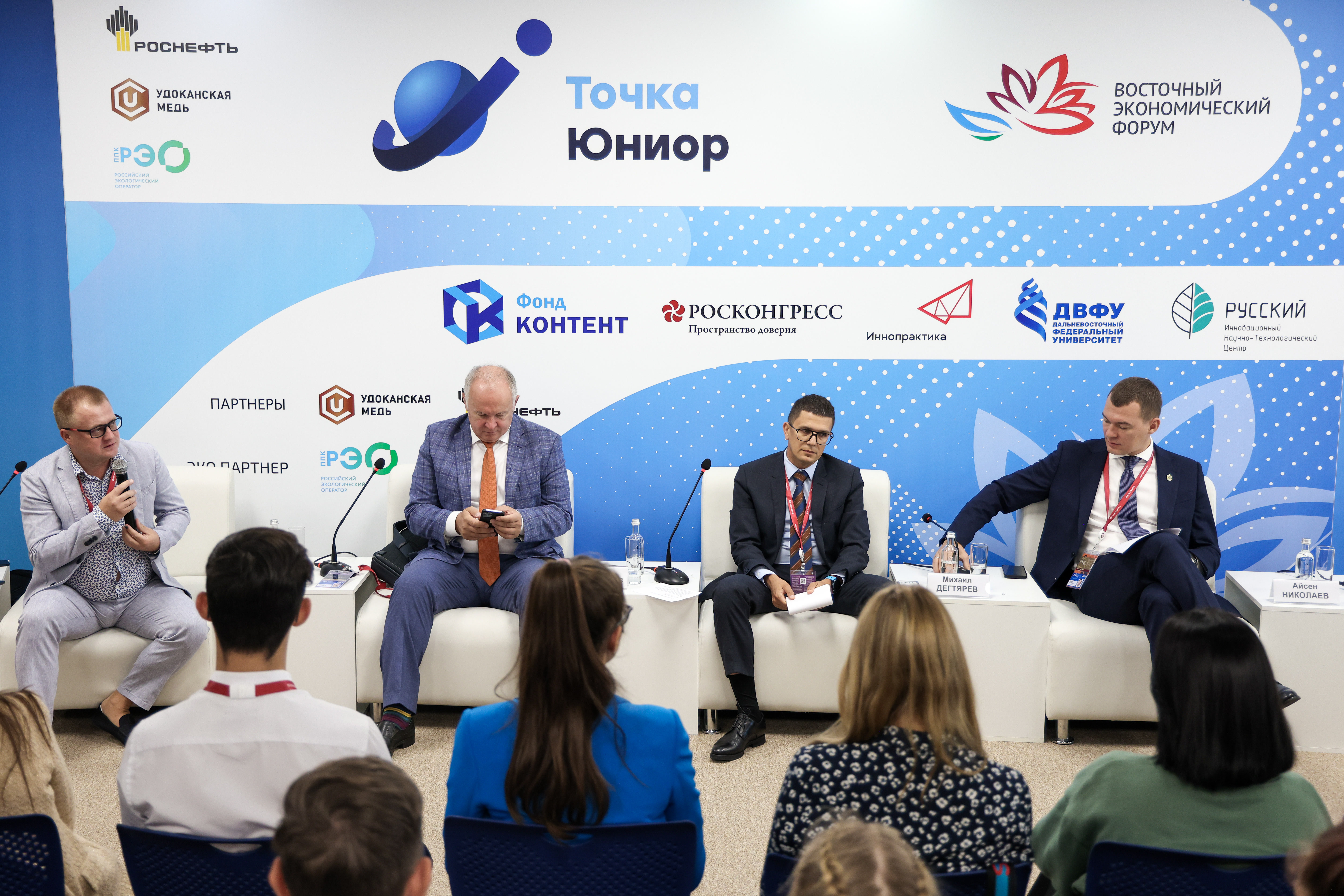 «Диалог» представил стандарты работы губернаторов в интернете