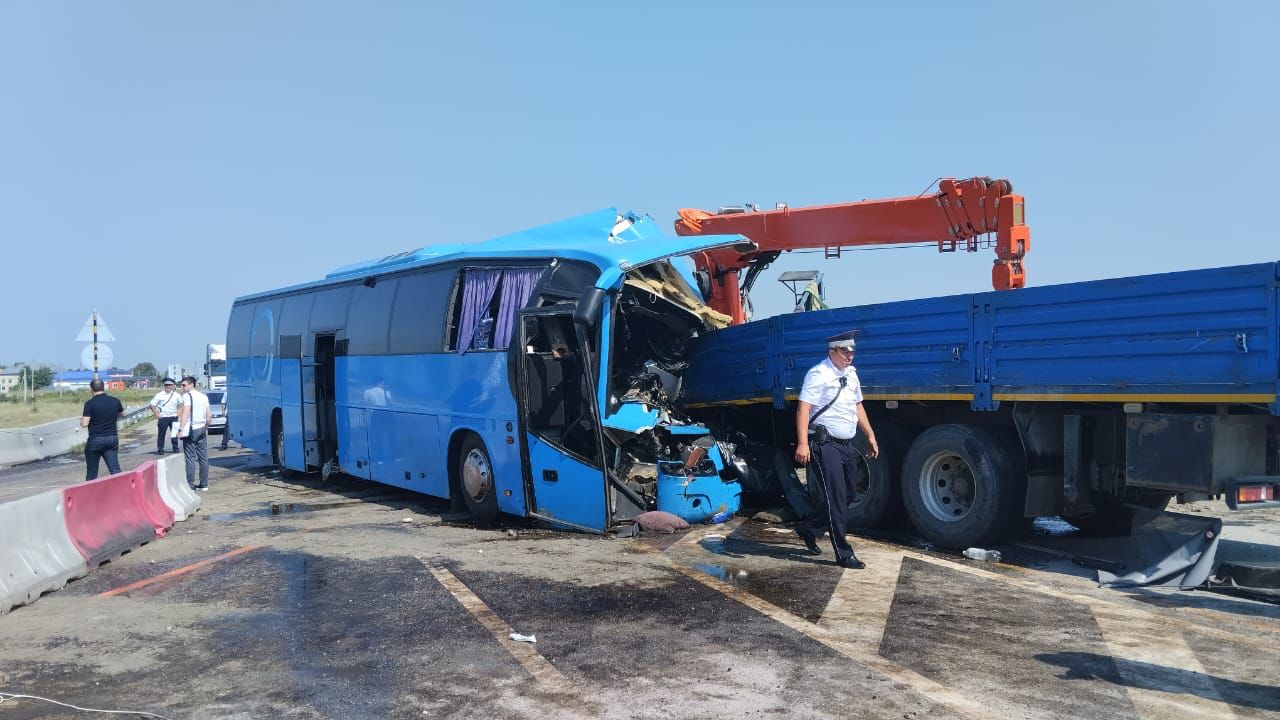 Полицейские выясняют обстоятельства ДТП с участием рейсового автобуса и  Камаза | 22.07.2023 | Новости Нальчика - БезФормата