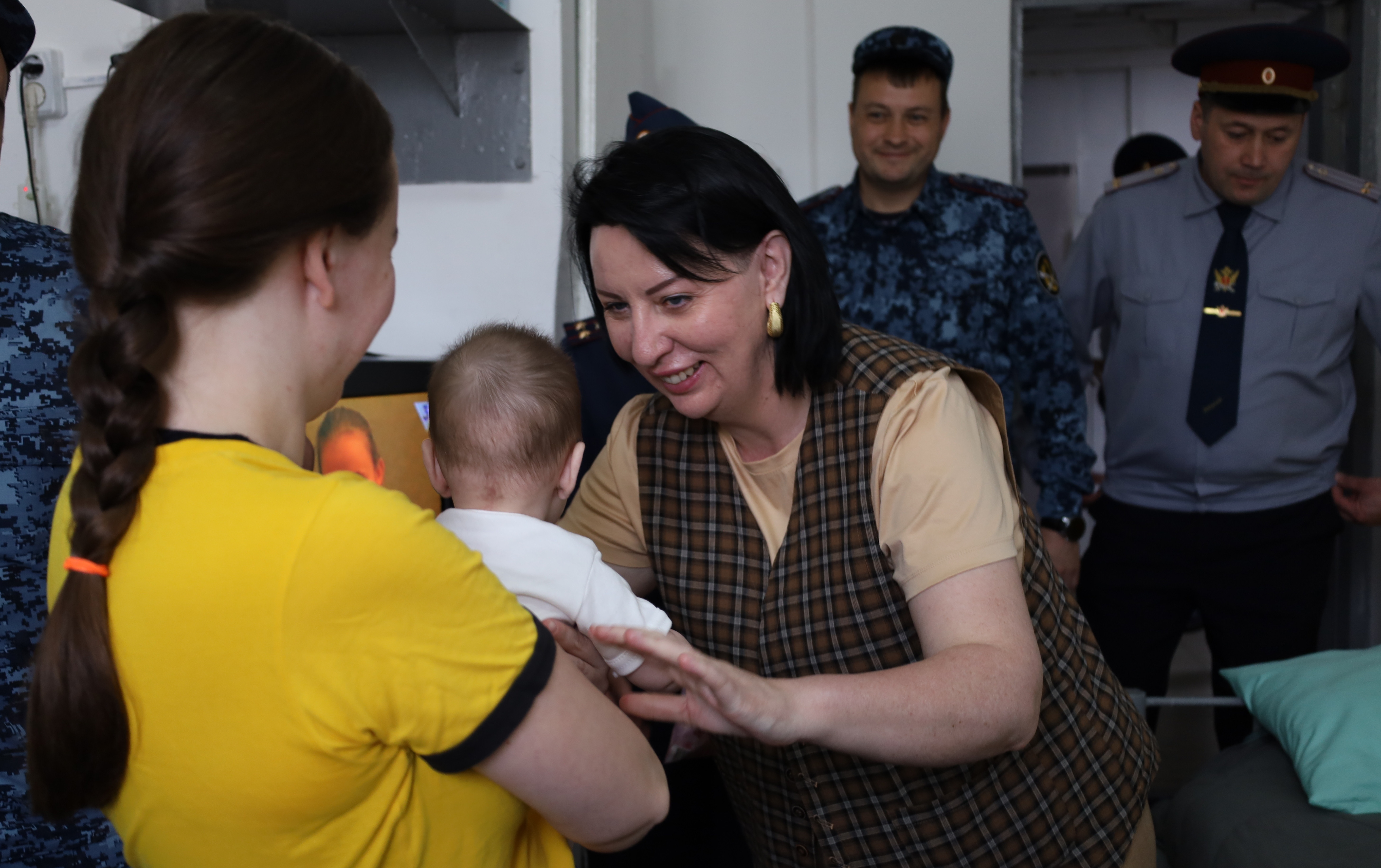 Уполномоченный по правам ребенка в КБР посетила СИЗО и поздравила несовершеннолетних с Днем защиты детей  