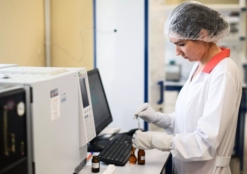 Президент РФ поручил разработать программу развития биомедицинских технологий