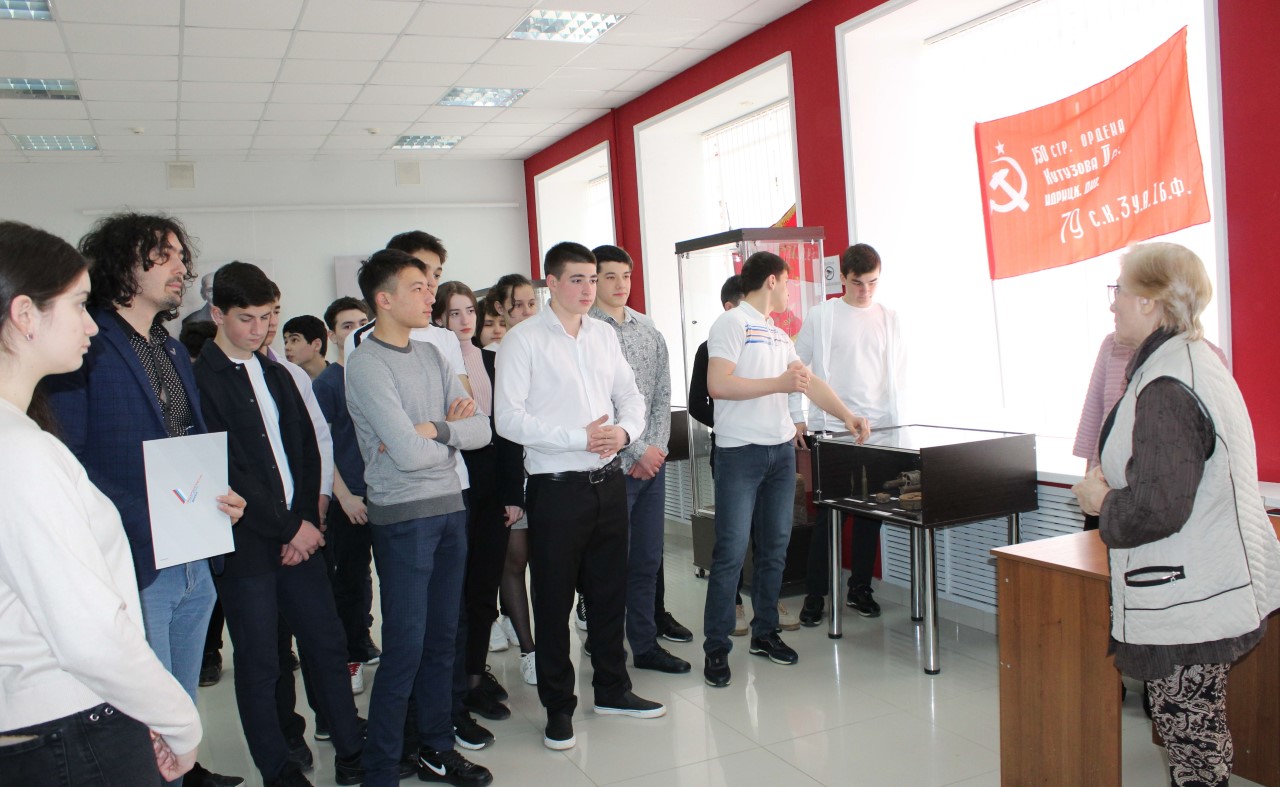 Общественники организовали для школьников поход в музей