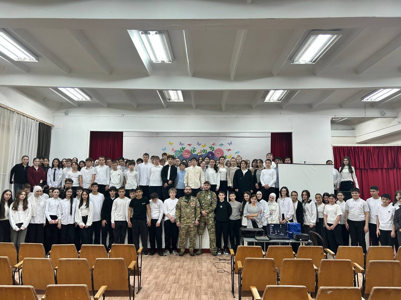 Ветераны СВО поделились опытом с учениками школы в Нальчике