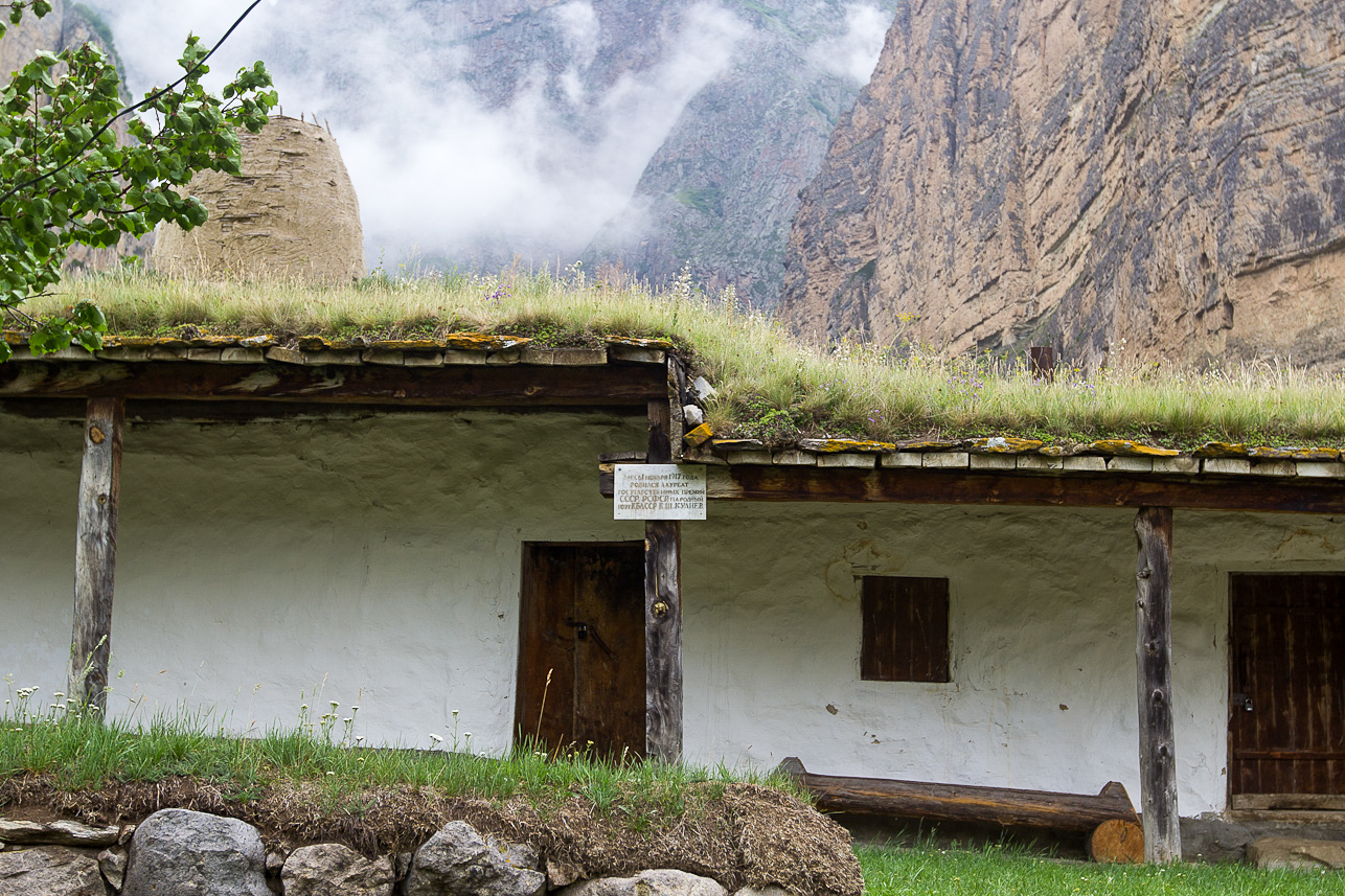 В Чегемском районе реконструируют музей-усадьбу Кайсына Кулиева