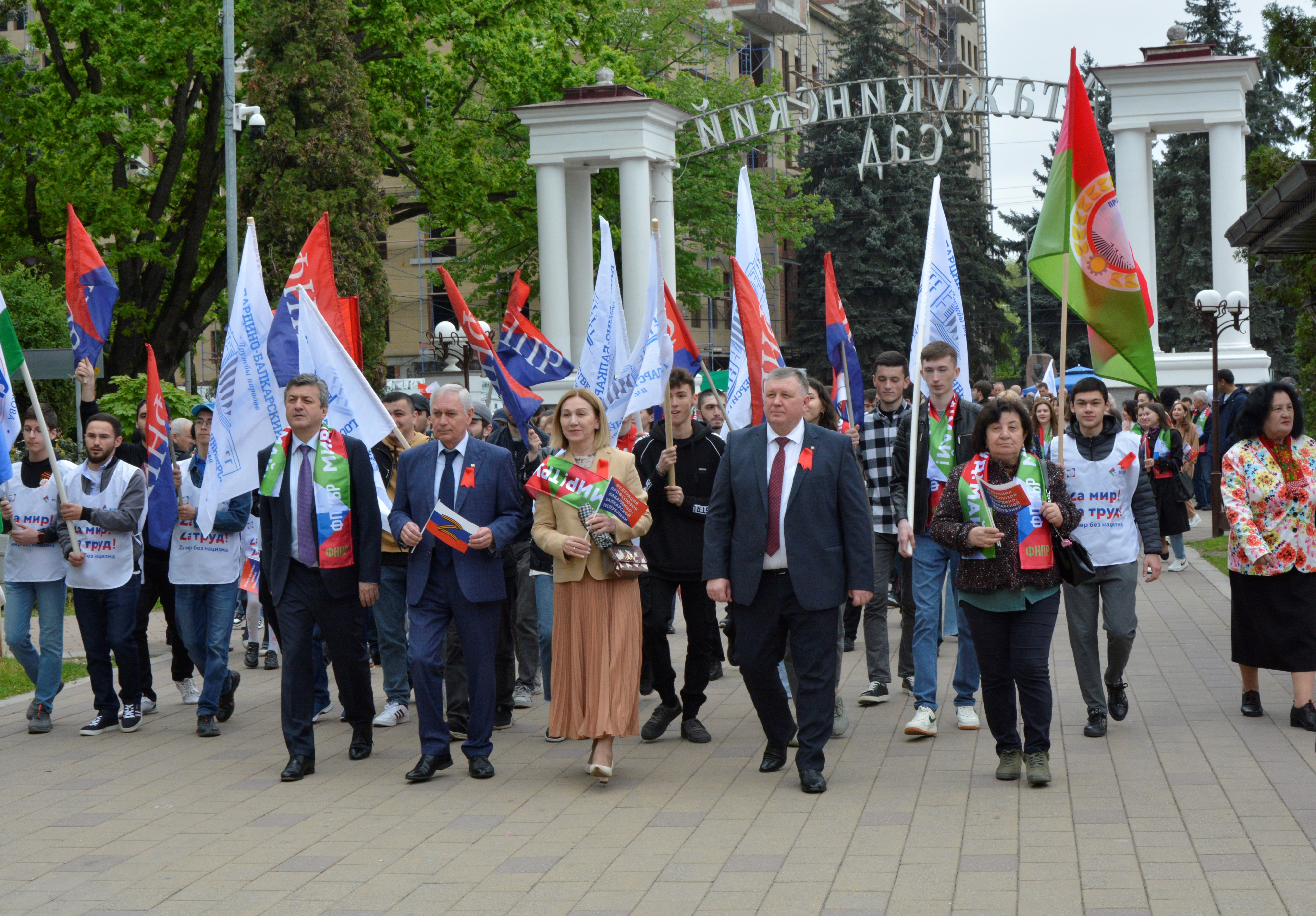 В Нальчике прошла первомайская демонстрация | 01.05.2022 | Новости Нальчика  - БезФормата