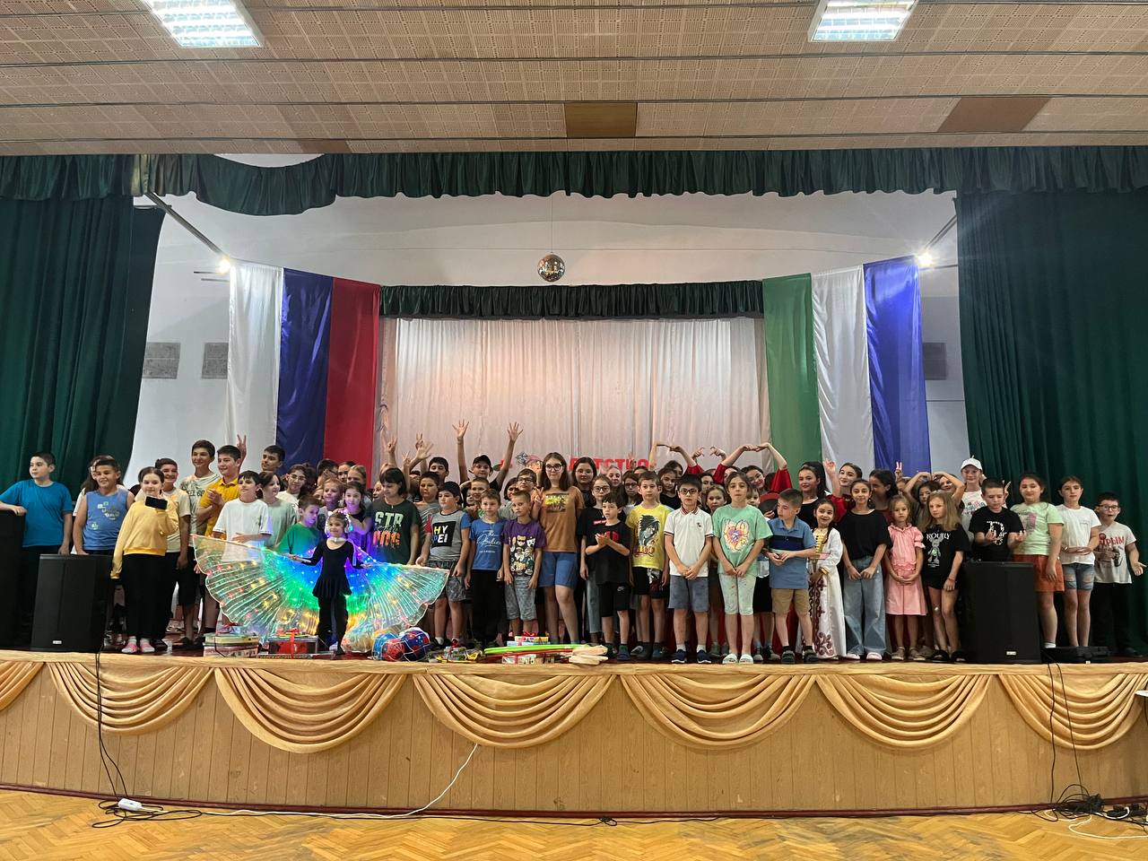 Детям из Херсонской области привезли подарки