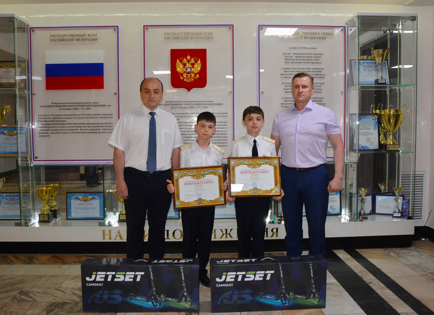 Кадетов наградили грамотами и подарками