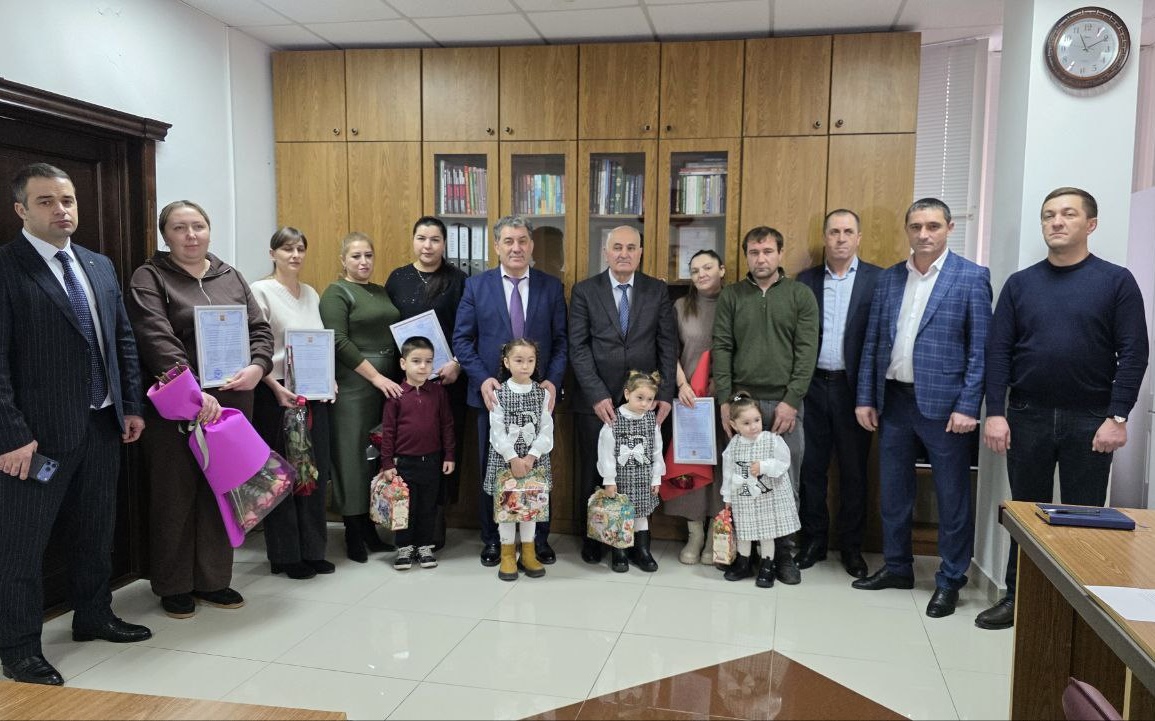 В Баксанском районе вручили жилищные сертификаты