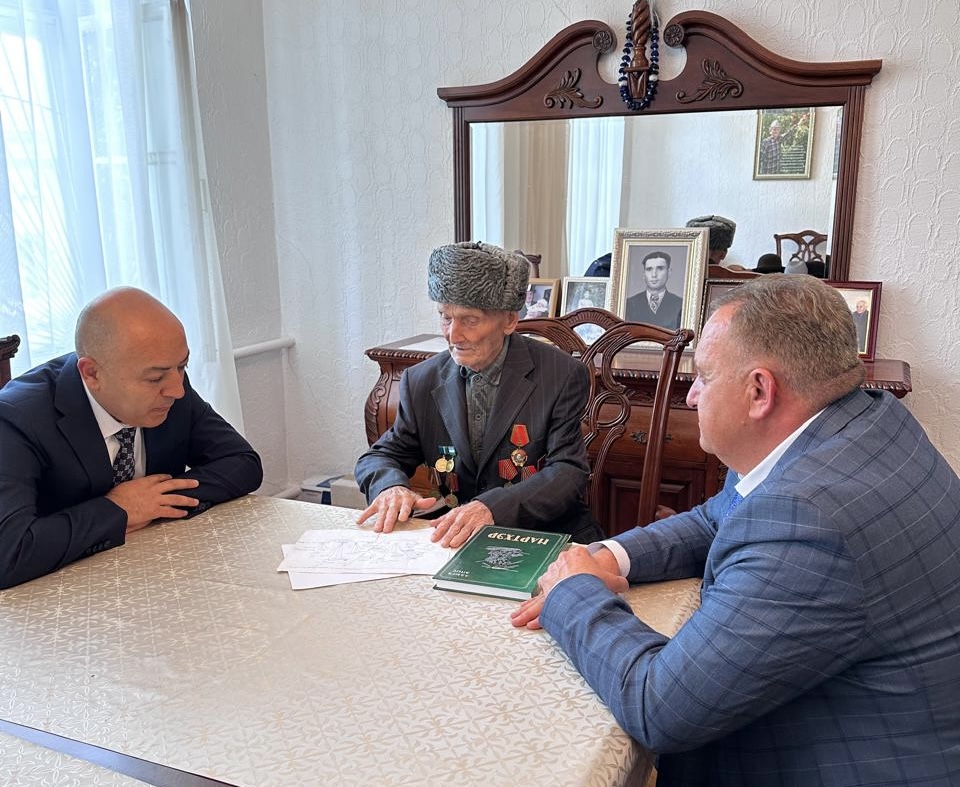 В Анзорее поздравили заслуженного ветерана