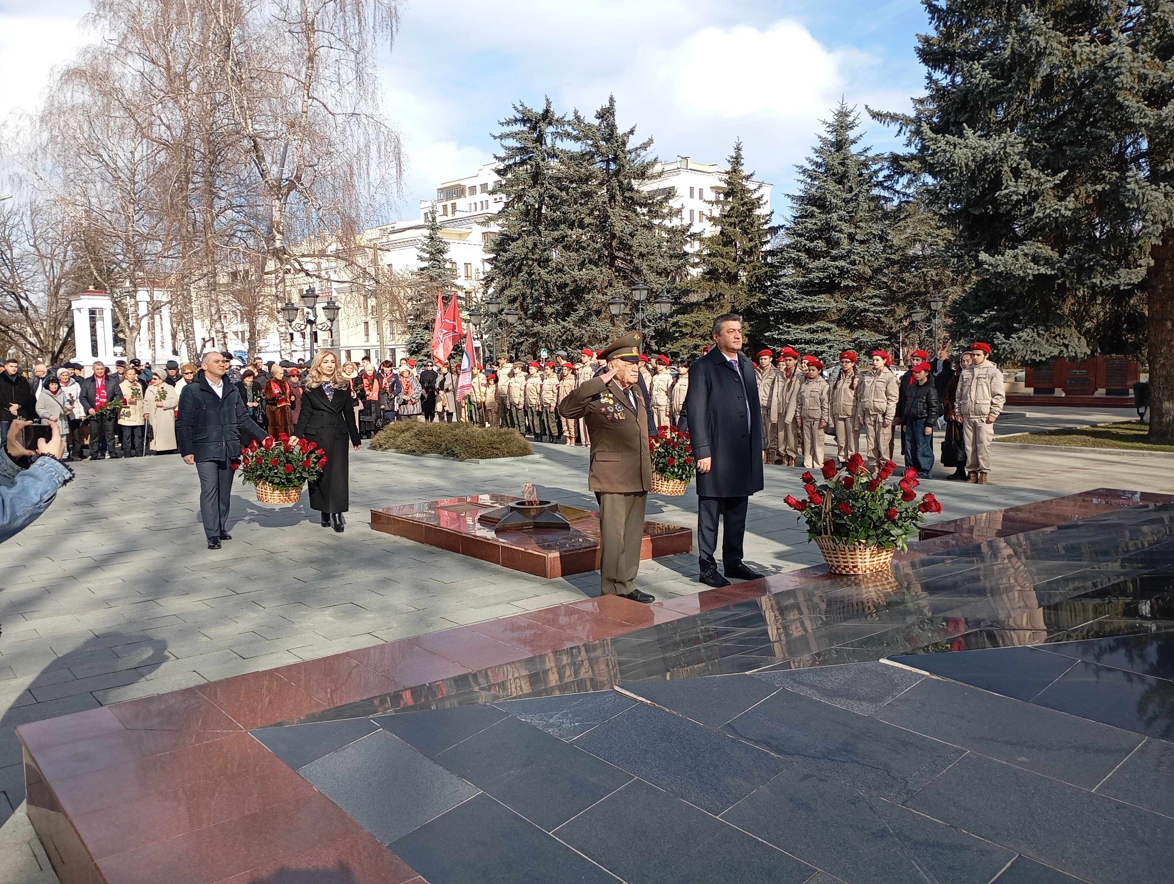 В Нальчике прошел митинг у Вечного огня