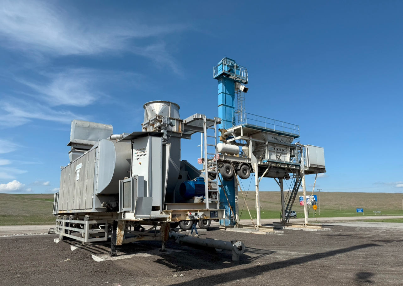 На автодороге Дейское—Нижний Курп—граница с РСО «Алания» установлен мобильный асфальтобетонный завод