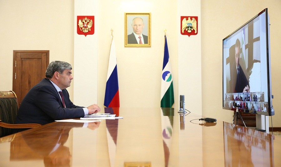 Казбек Коков провел «муниципальный час» с главами администраций районов и городских округов республики