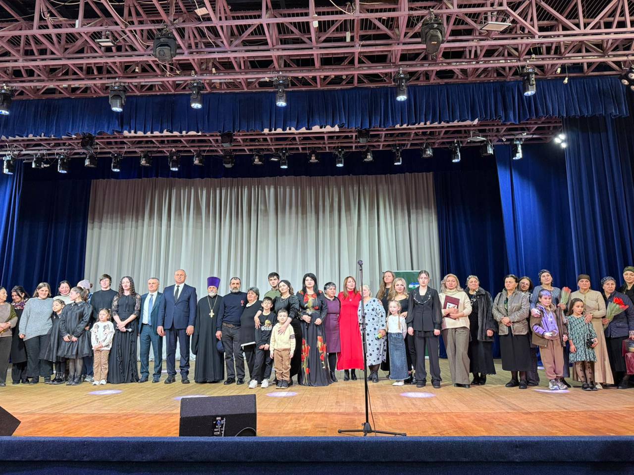 Праздничный концерт для матерей и жен защитников Отечества 