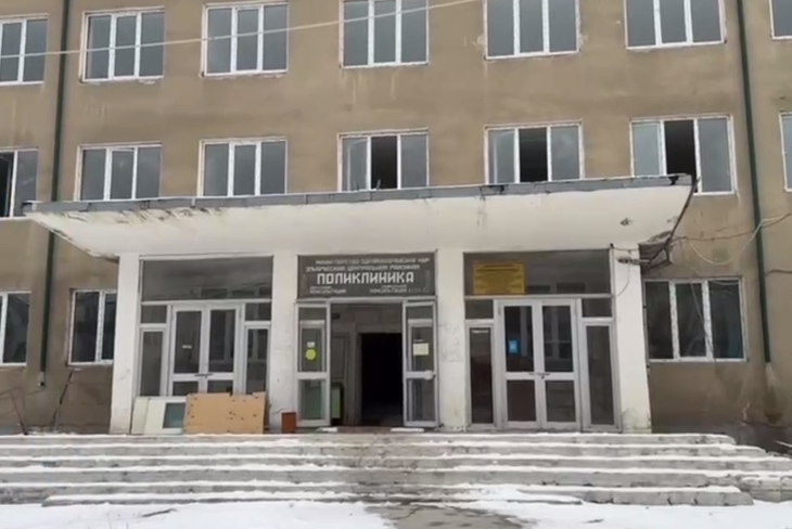 В Тырныаузе ремонтируют поликлинику