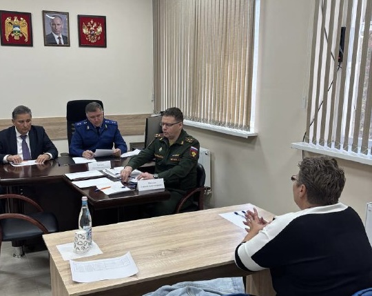 Военный прокурор гарнизона провел личный прием участников СВО и членов их семей