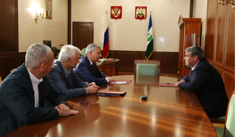 Казбек Коков провел рабочую встречу с Вячеславом Битаровым