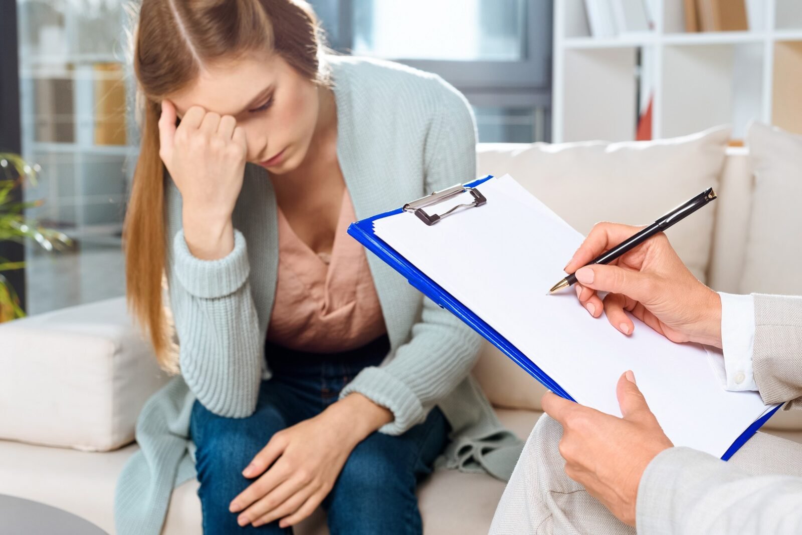 Как справиться с тревожностью и стрессом в результате травмирующих событий