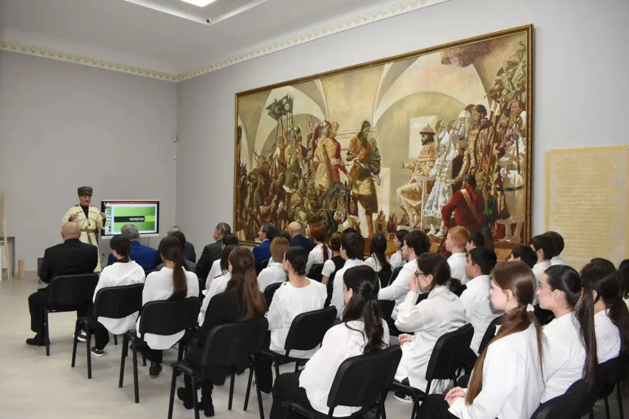 В Национальном музее прошла лекция для учащихся прокурорских классов 