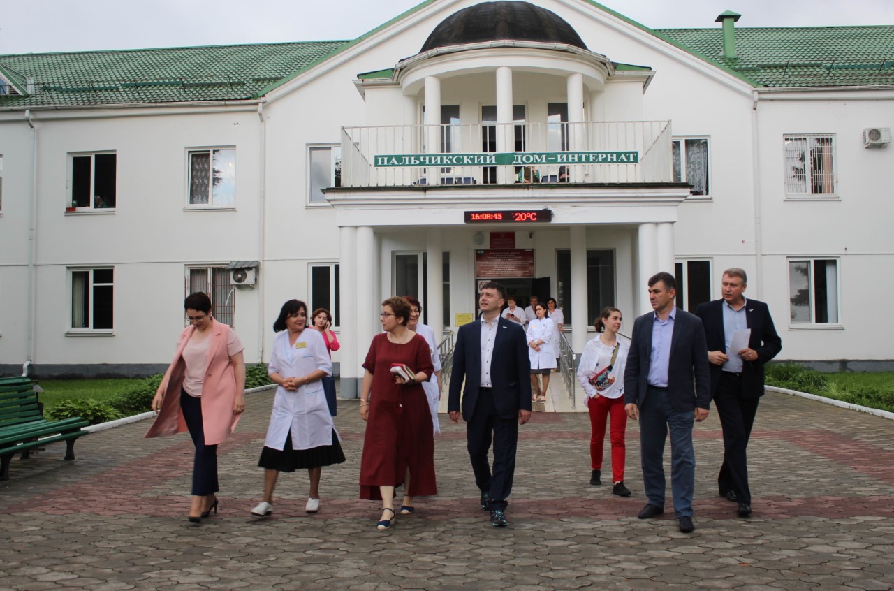 Майский кабардино балкария. Больница Майский КБР. Замминистра здравоохранения Нальчик. Кабардино-Балкарская Республика современные достижения. Нальчик г Майский.