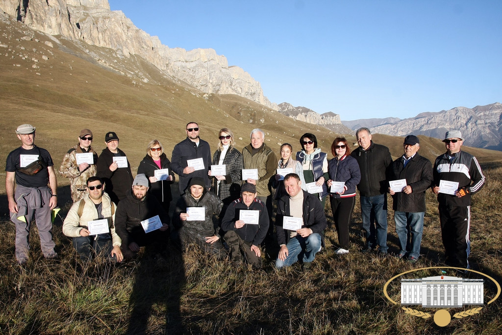 Парламентарии КБР совершили восхождение на одну из вершин Скалистого хребта