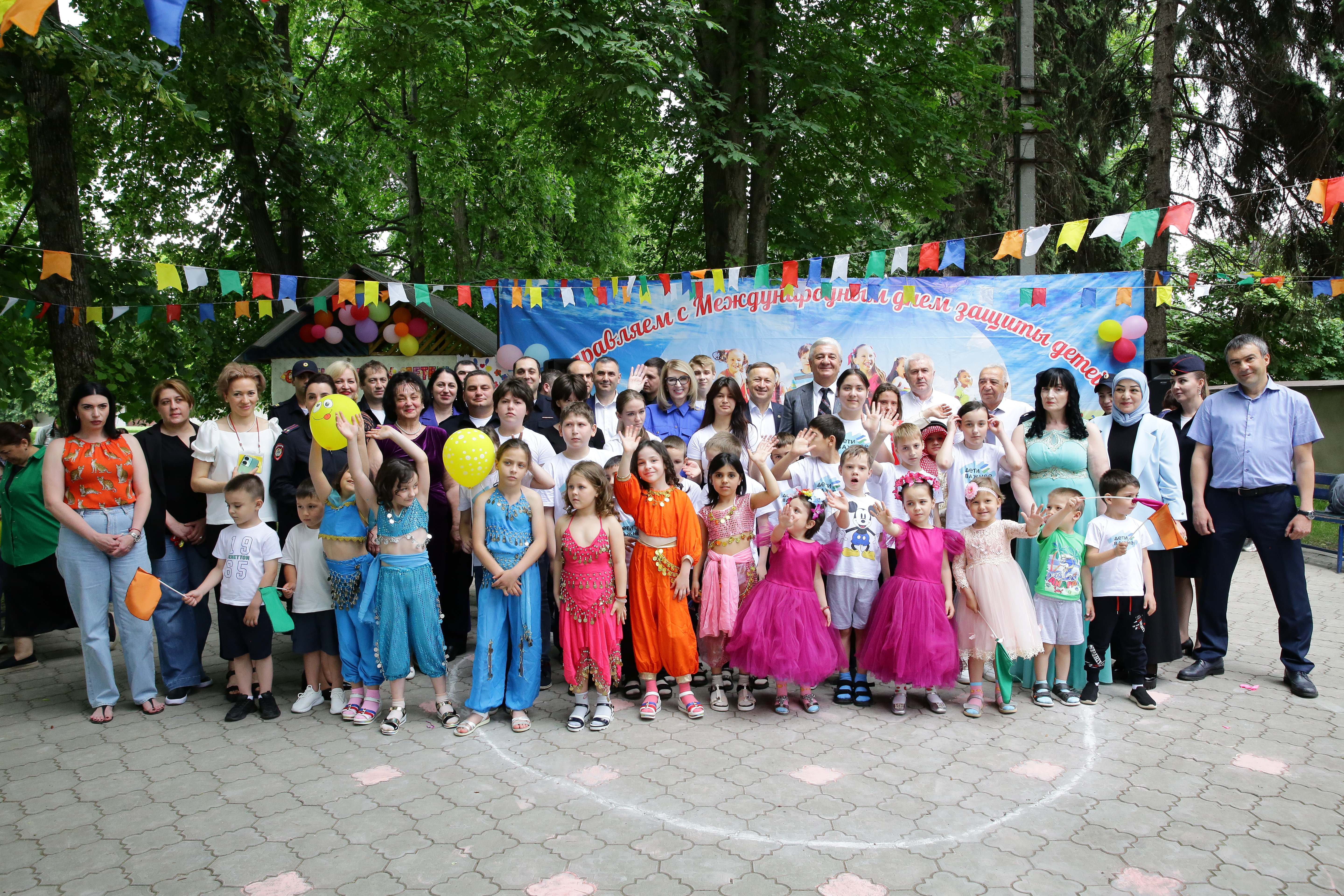 Лучший способ сделать детей счастливыми – это окружить их любовью