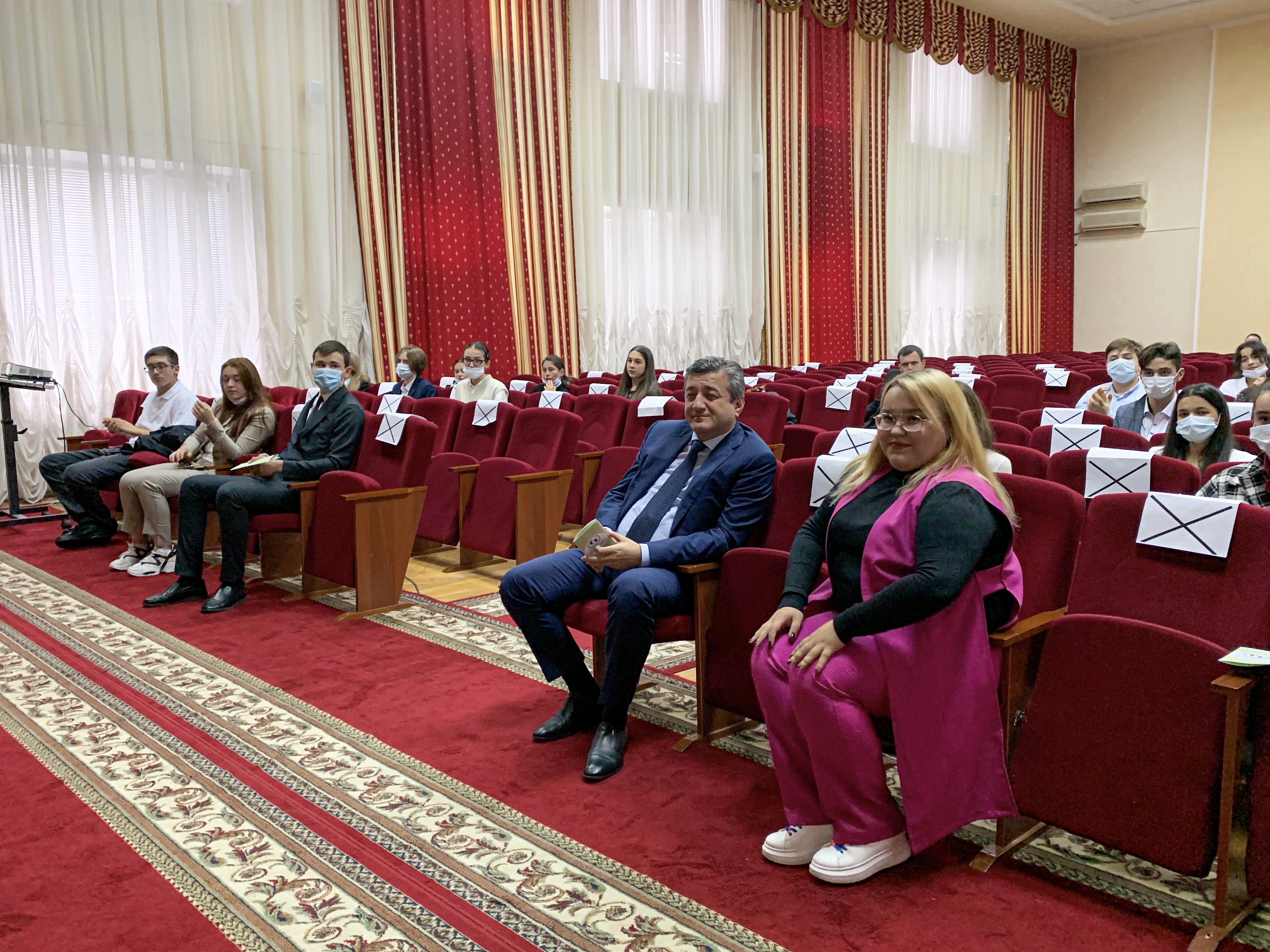 Мэр Нальчика встретился с молодежью