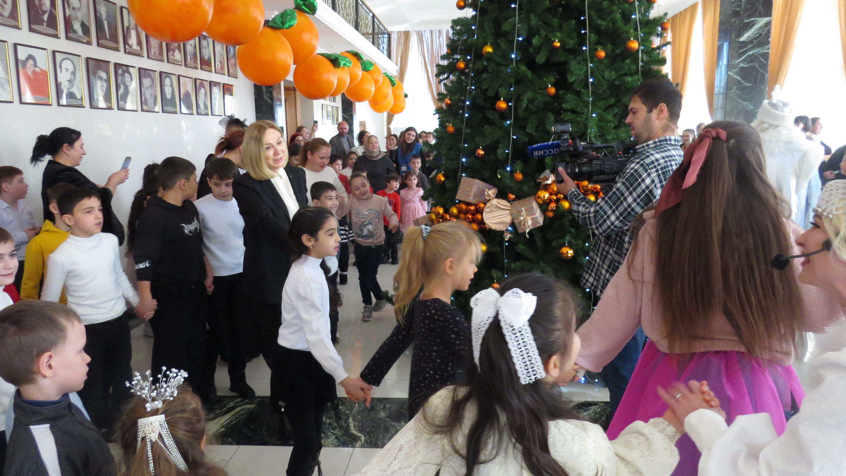 Республиканская новогодняя елка приняла первых гостей