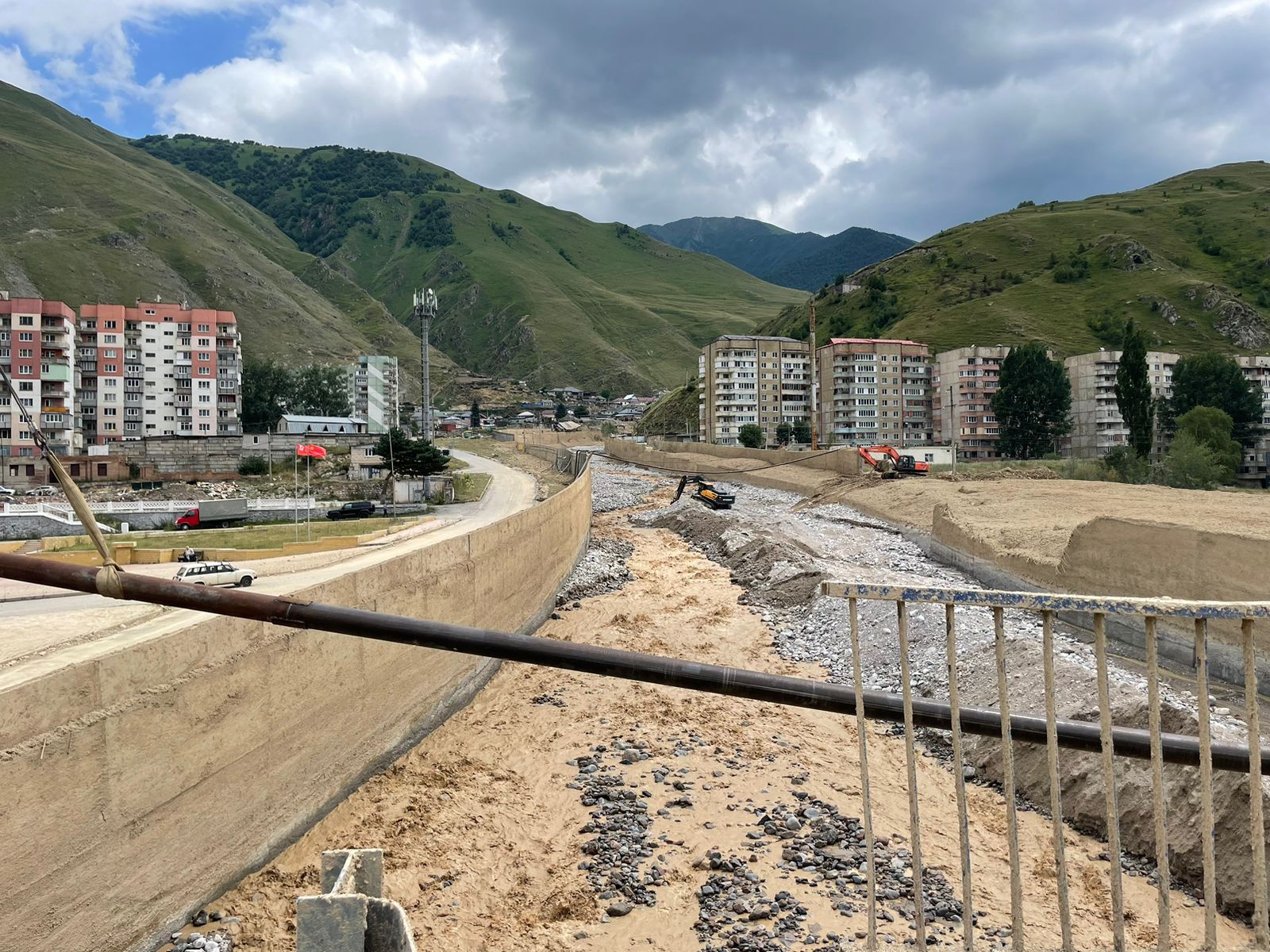 В Тырныаузе сохраняется угроза схода селя  