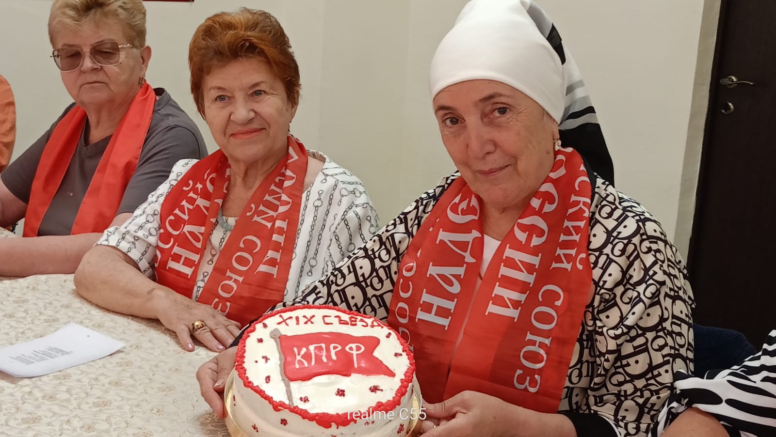 Активистка «Надежды России» испекла лучший торт  