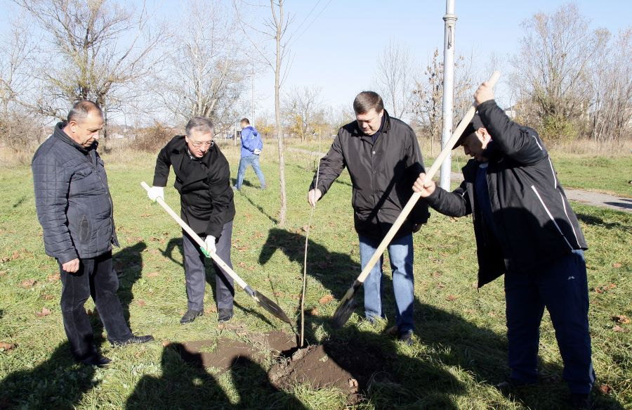 Премьер-министр КБР принял участие в акции «Сохраним лес»