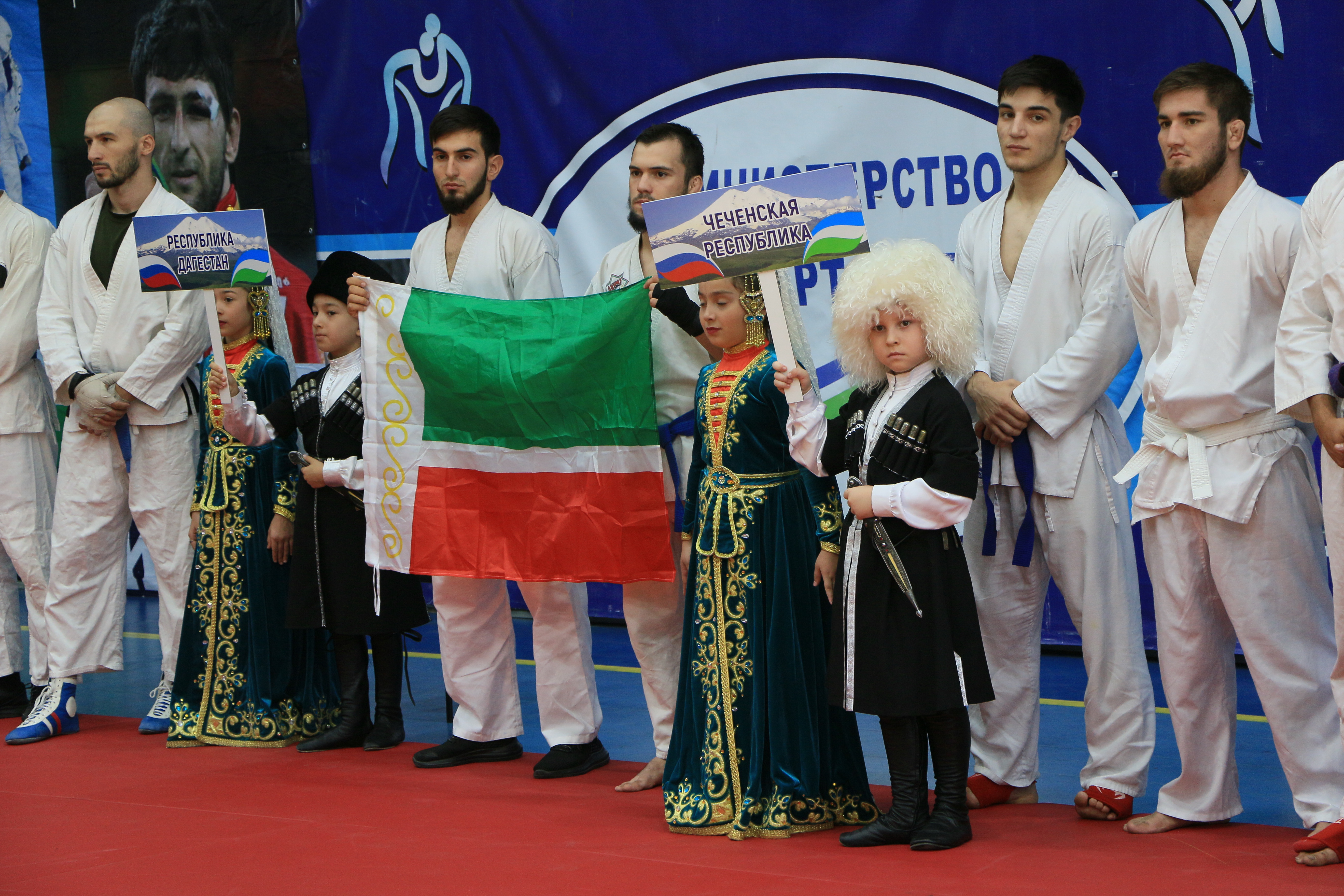 В спорткомплексе «Гладиатор» сражаются лучшие рукопашники