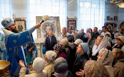 Архиепископ Феофилакт совершил божественную литургию в храме Крем-Константиновки