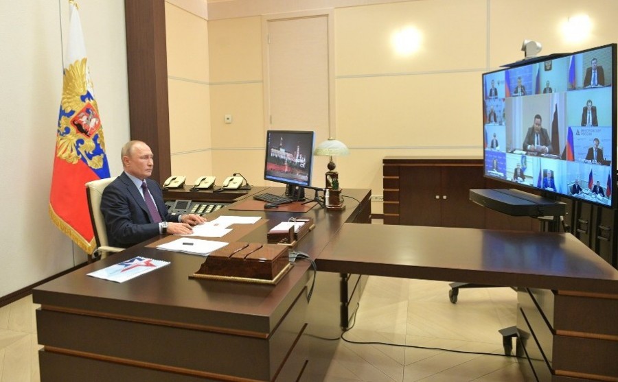 Путин провел совещание по вопросам реализации мер поддержки экономики и социальной сферы