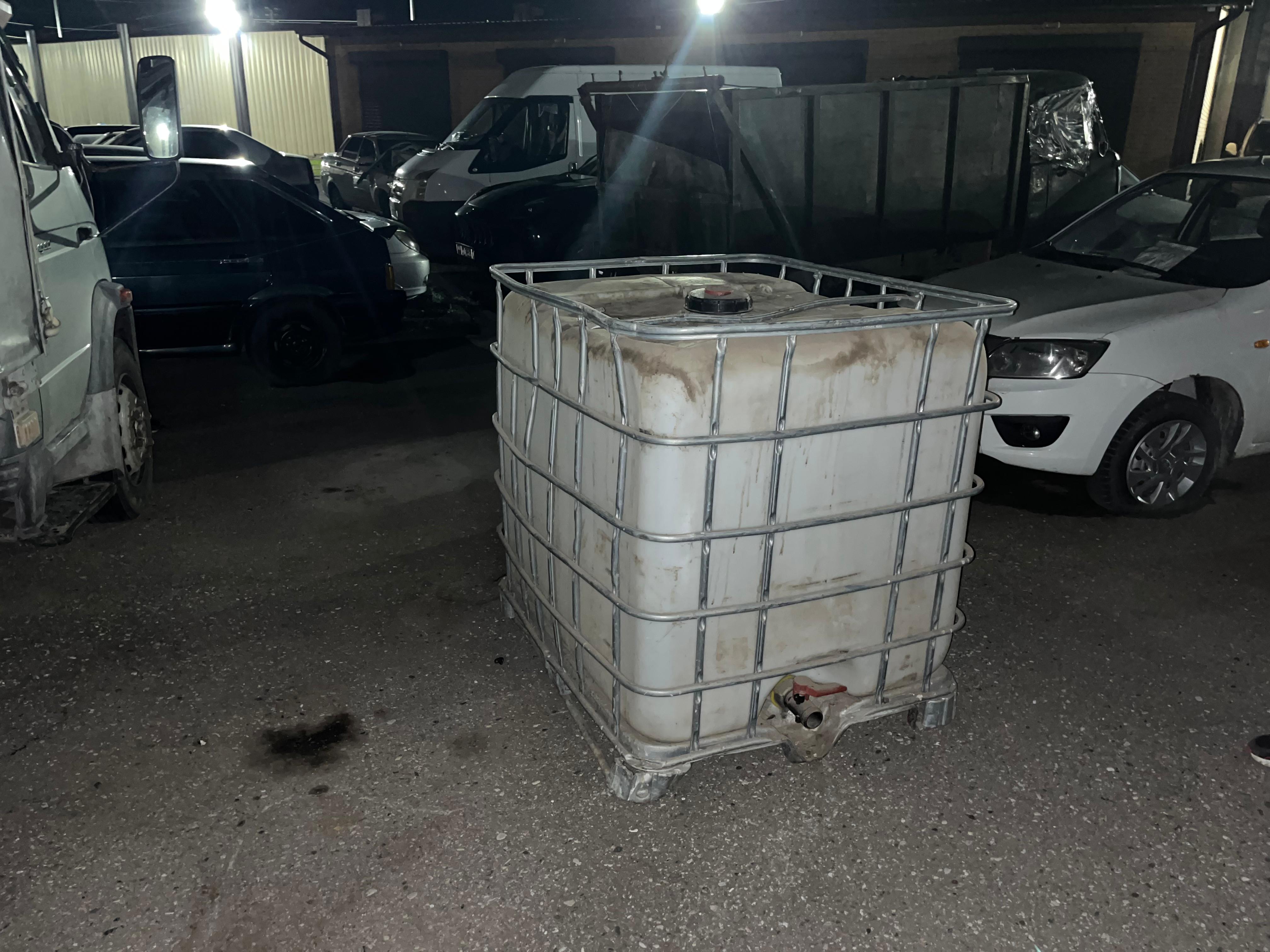 Полицейские КБР пресекли перевозку трех тонн этилового спирта без документов 