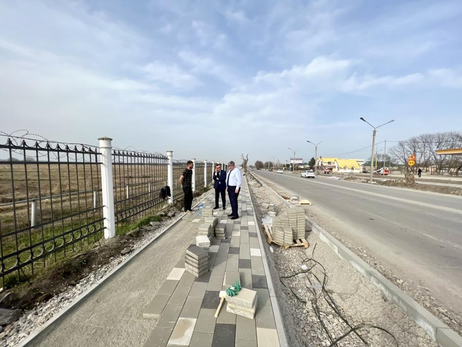 Казбек Коков проинспектировал объекты дорожного строительства и благоустройства в Нальчике