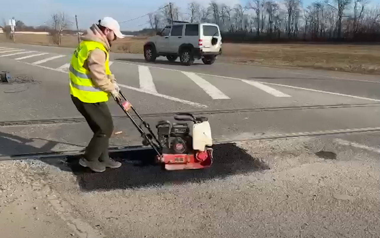 Проведен ямочный ремонт на участке Прохладненского шоссе
