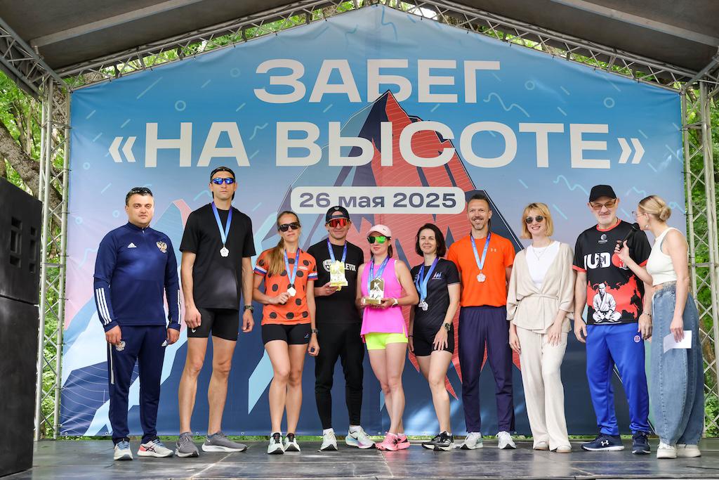 Легенда дзюдо Тамерлан Тменов открыл забег «На высоте» на КИФ-2025