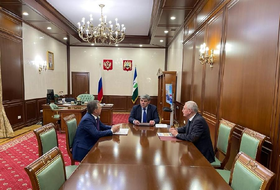 Казбек Коков: В 2022 году приступим к строительству и ремонту более 70 социально значимых объектов