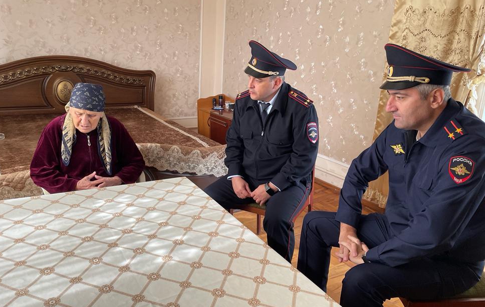 Сотрудники полиции Чегемского района навестили семью погибшего коллеги 