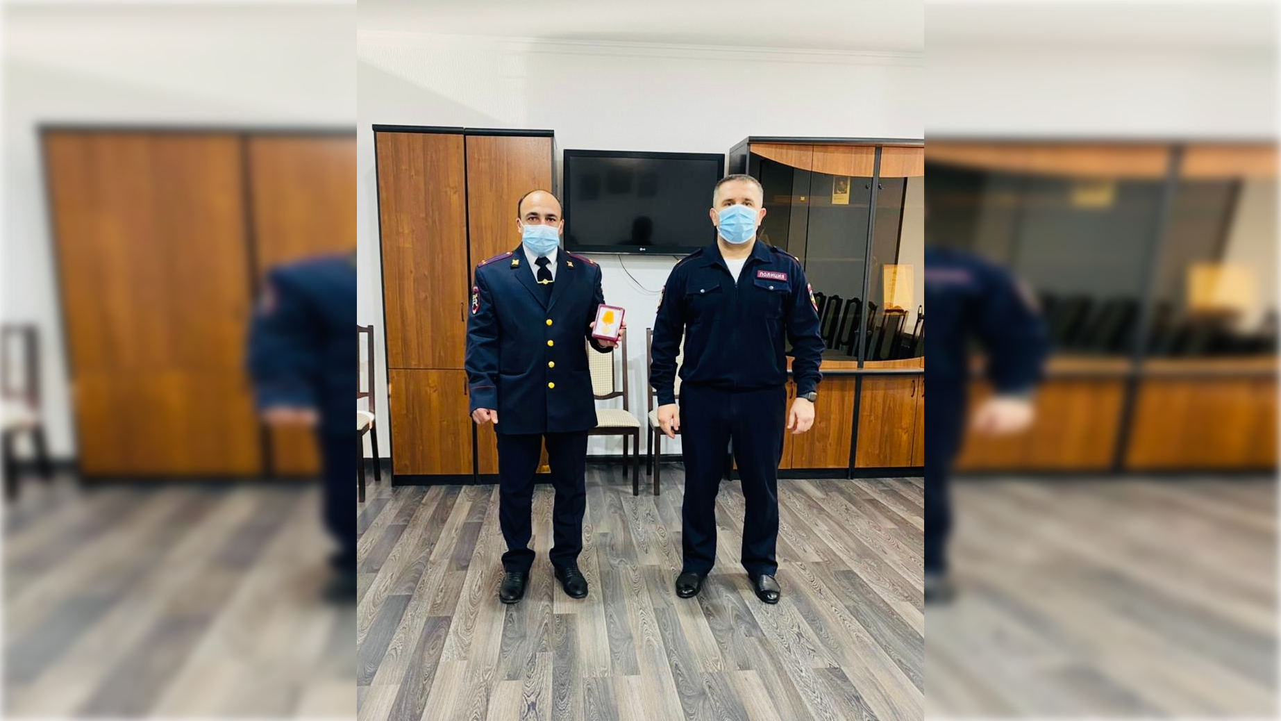 Инспектор ДПС  ОМВД России по Эльбрусскому району лейтенант полиции Анзор Этезов награждён ведомственной медалью.