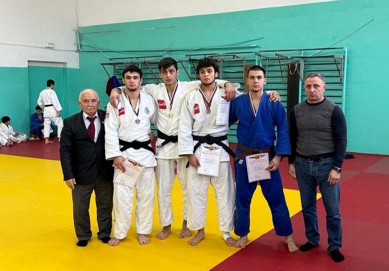 Дзюдоисты КБР прошли отбор на окружные старты