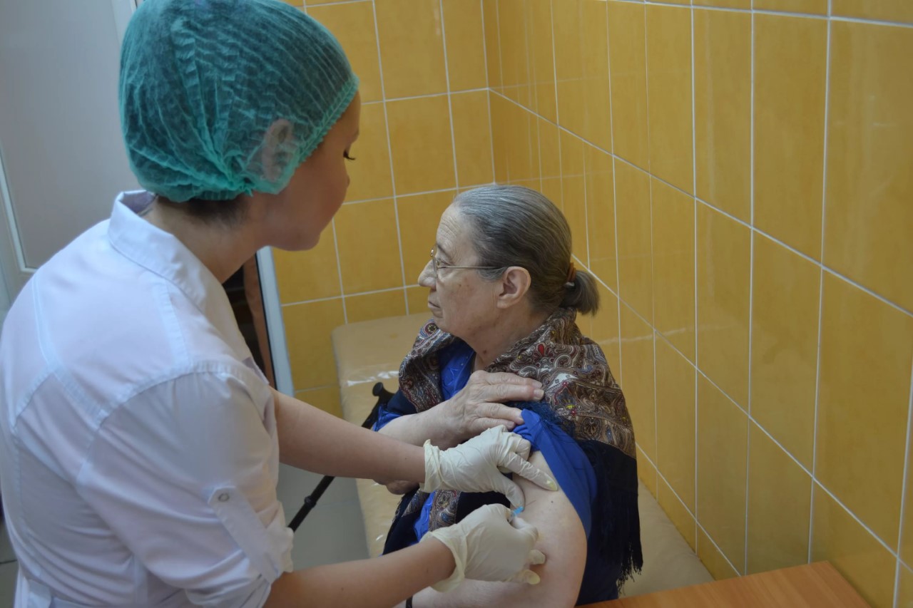 Вакцинация стала одной из самых волнующих тем начала 2021 года в России